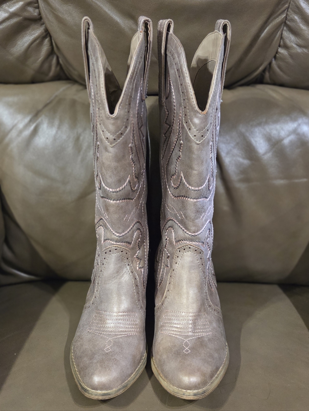 Very Volatile Los Angeles Cowgirl Boots Size 6.5
